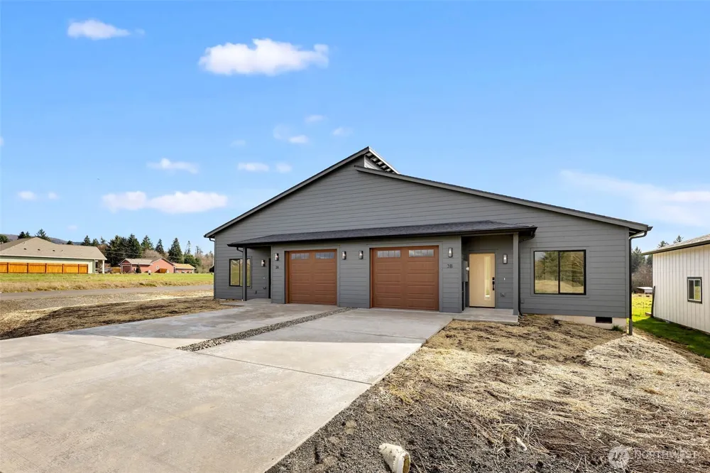 3 Anchor Way Loop #B Cathlamet, WA 98612