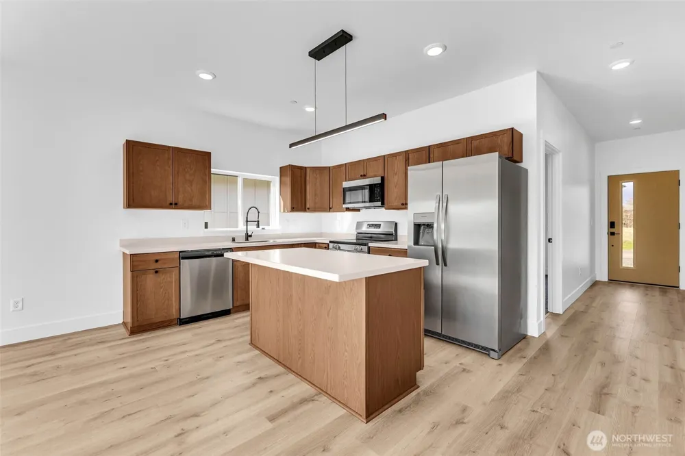 3 Anchor Way Loop #B Cathlamet, WA 98612