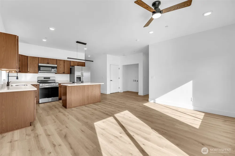 3 Anchor Way Loop #B Cathlamet, WA 98612