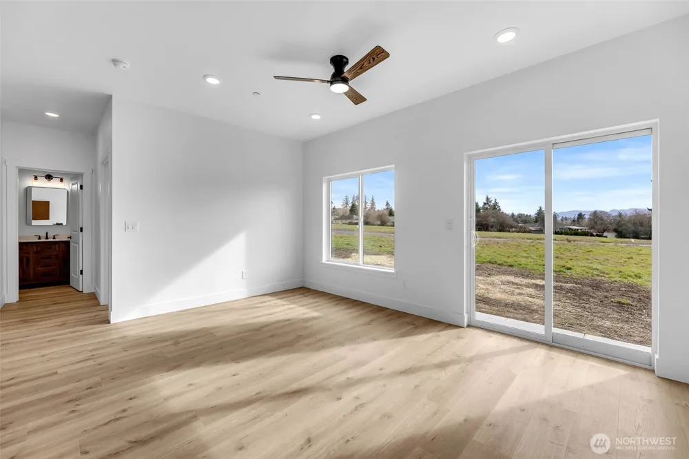 3 Anchor Way Loop #B Cathlamet, WA 98612