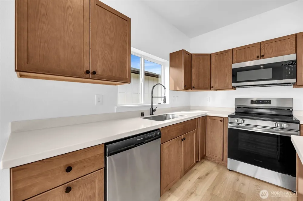 3 Anchor Way Loop #B Cathlamet, WA 98612