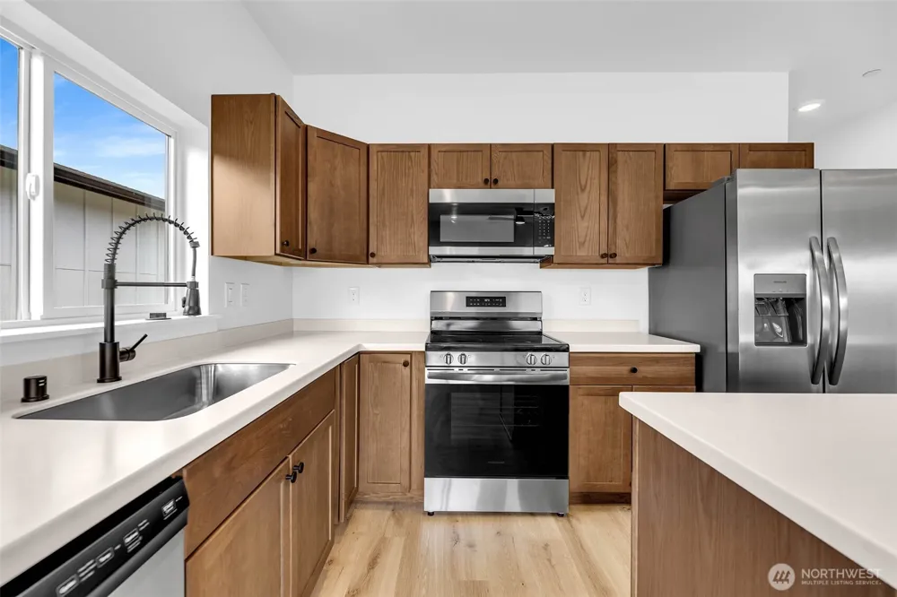 3 Anchor Way Loop #B Cathlamet, WA 98612