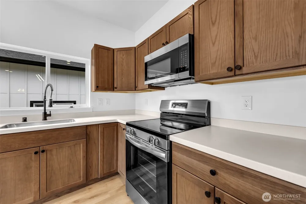 3 Anchor Way Loop #B Cathlamet, WA 98612
