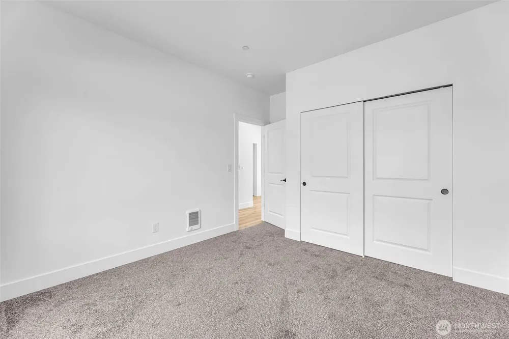 3 Anchor Way Loop #B Cathlamet, WA 98612
