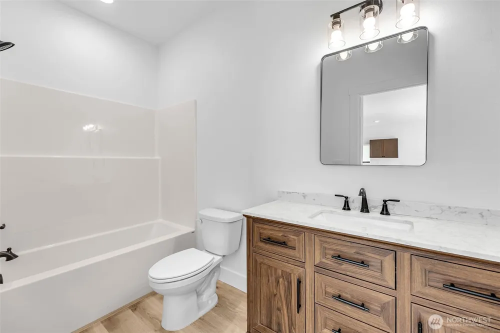 3 Anchor Way Loop #B Cathlamet, WA 98612