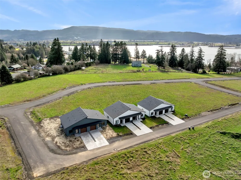 3 Anchor Way Loop #B Cathlamet, WA 98612