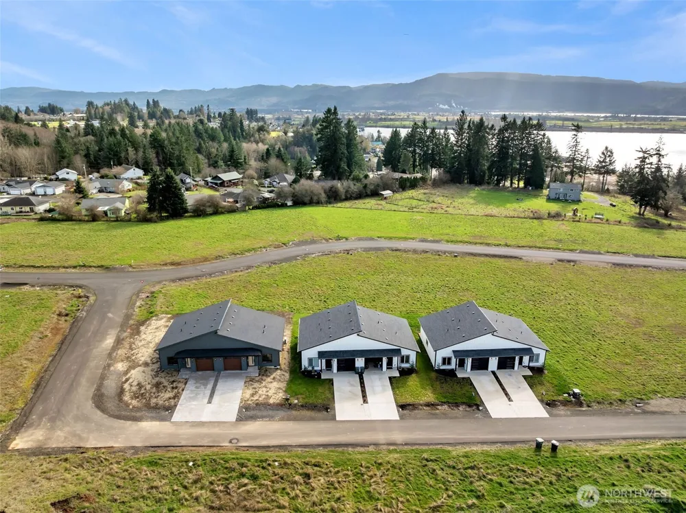 3 Anchor Way Loop #B Cathlamet, WA 98612