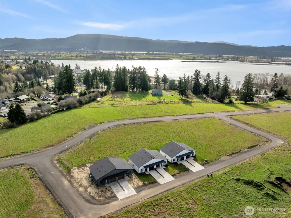 3 Anchor Way Loop #B Cathlamet, WA 98612