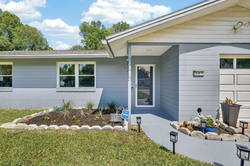 327 LONDON ROAD Daytona Beach, FL 32117