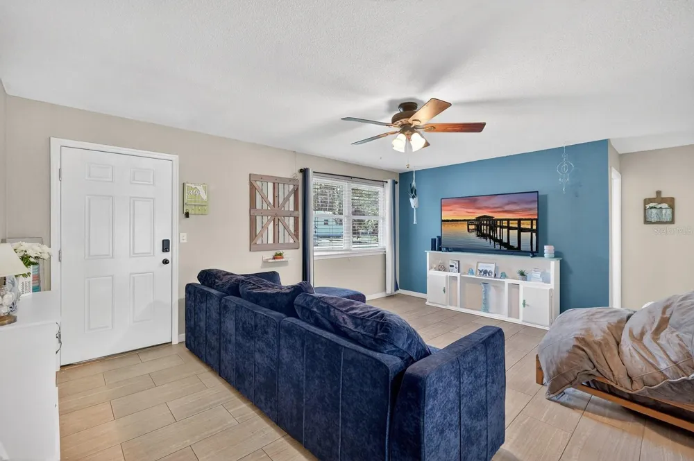 327 LONDON ROAD Daytona Beach, FL 32117