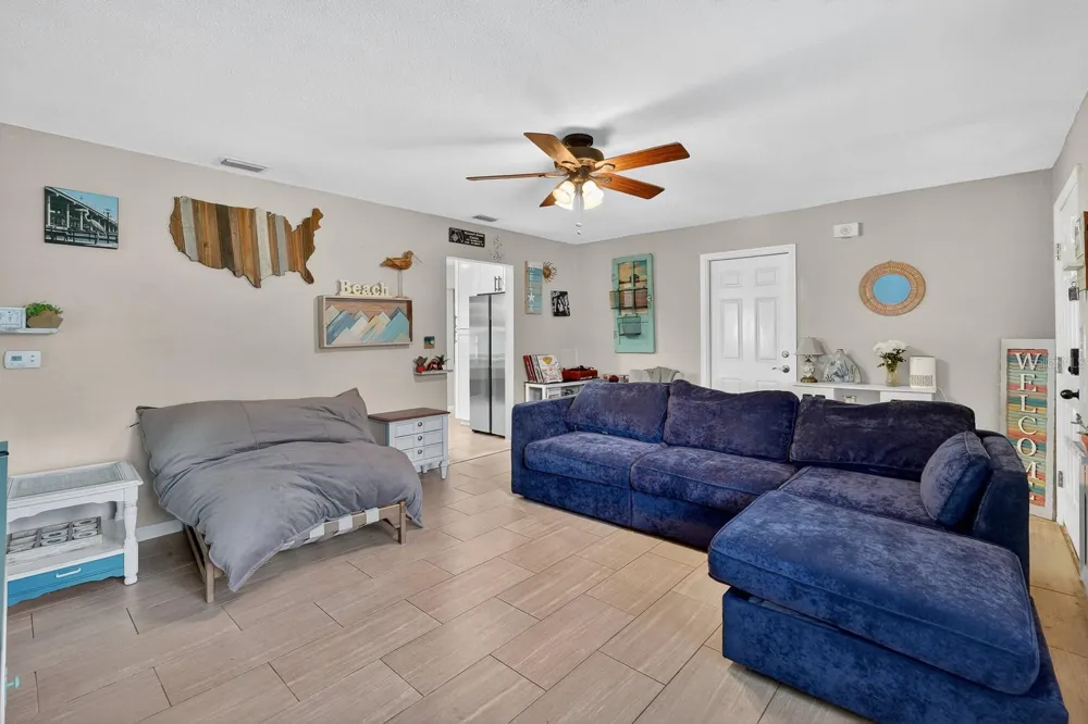 327 LONDON ROAD Daytona Beach, FL 32117