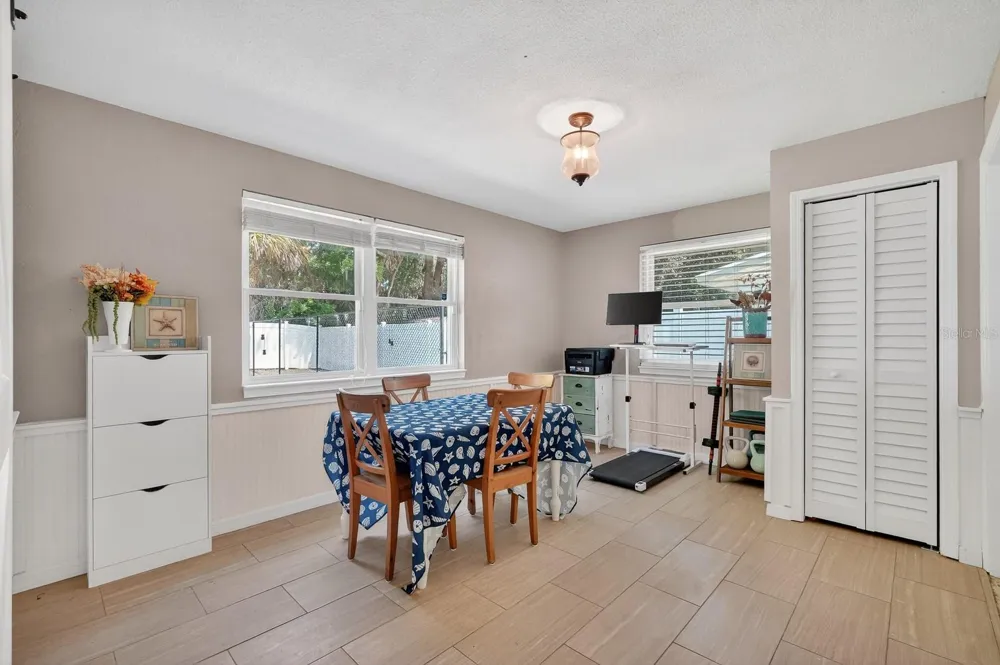327 LONDON ROAD Daytona Beach, FL 32117