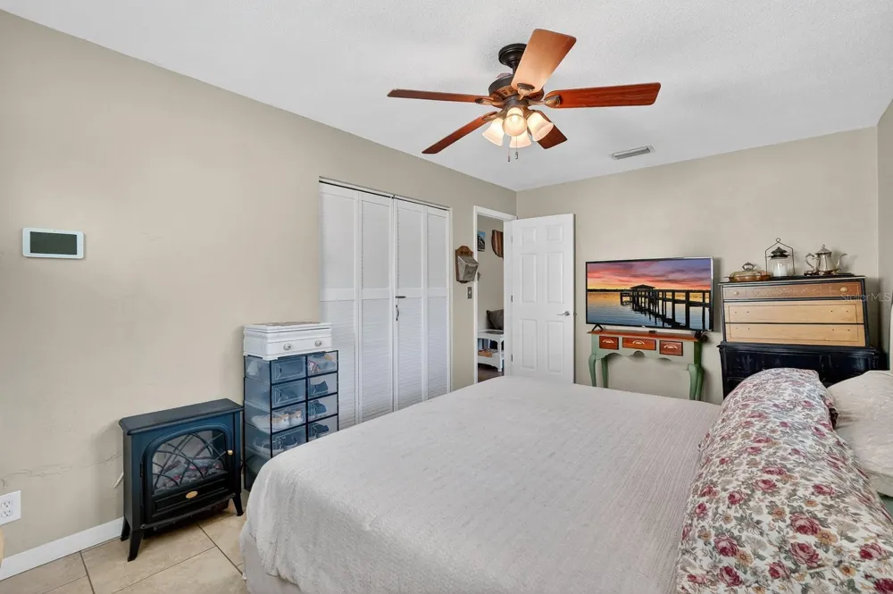 327 LONDON ROAD Daytona Beach, FL 32117