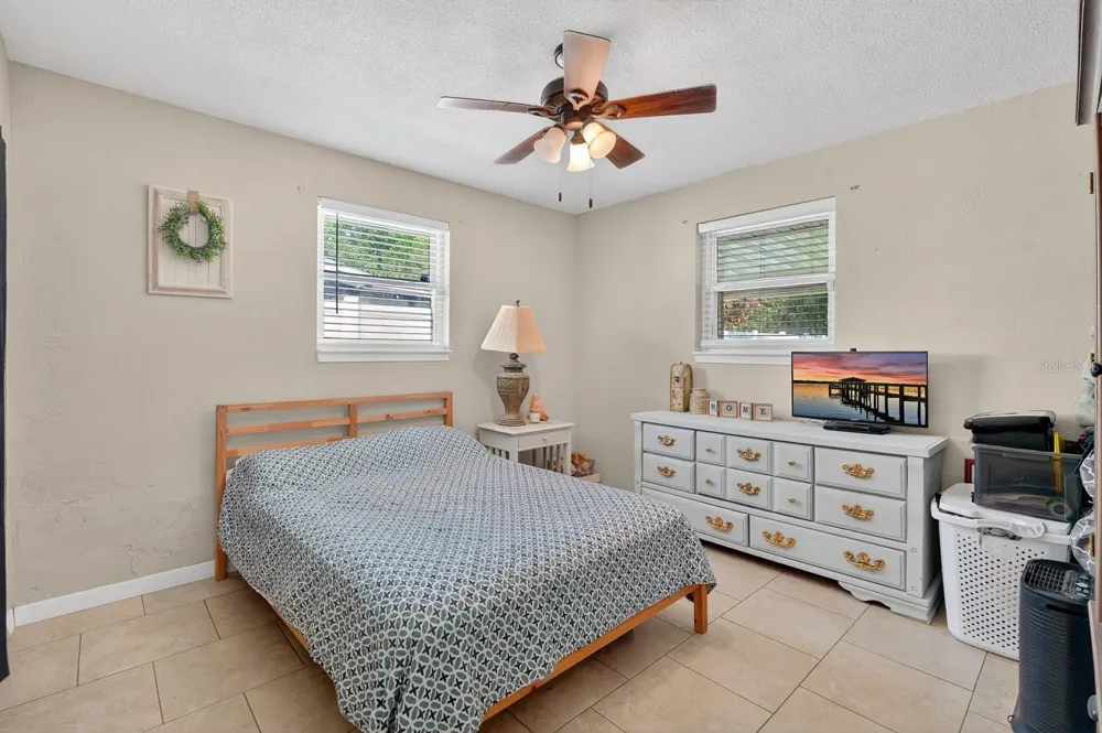 327 LONDON ROAD Daytona Beach, FL 32117