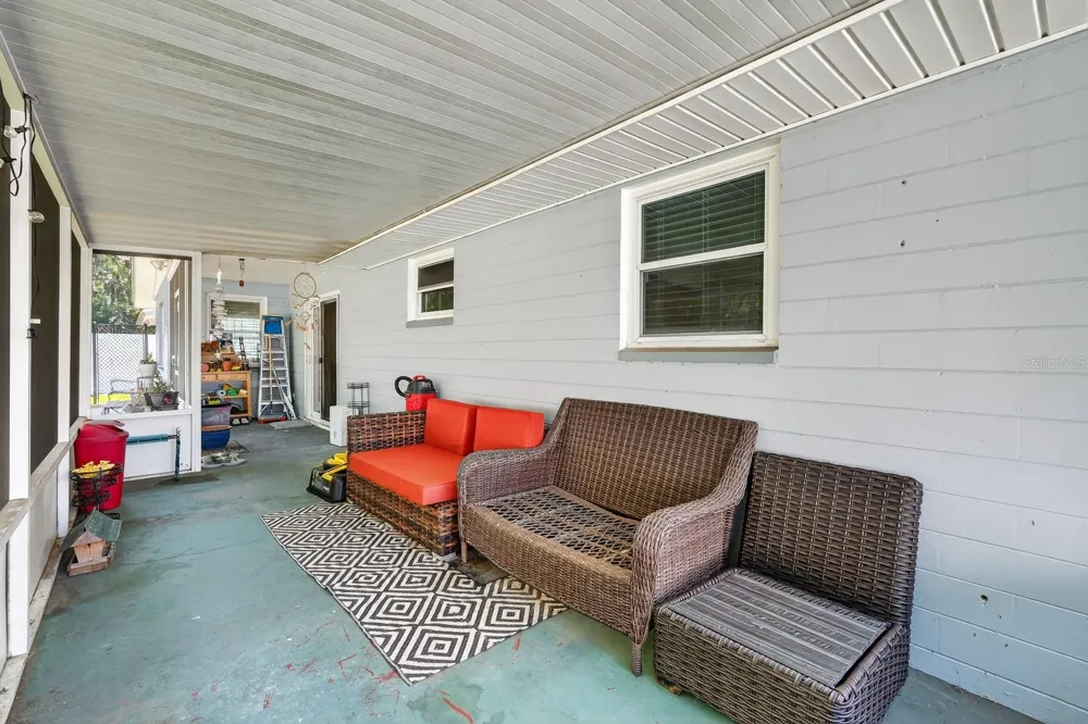 327 LONDON ROAD Daytona Beach, FL 32117