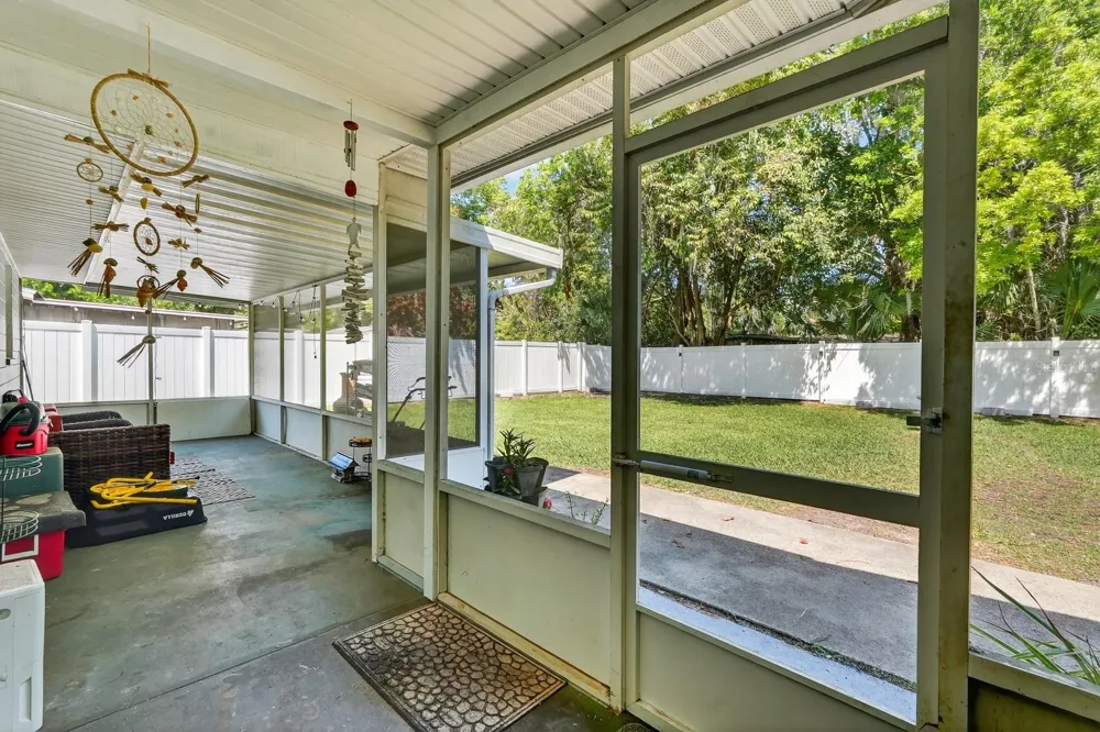 327 LONDON ROAD Daytona Beach, FL 32117