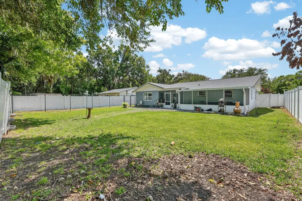 327 LONDON ROAD Daytona Beach, FL 32117