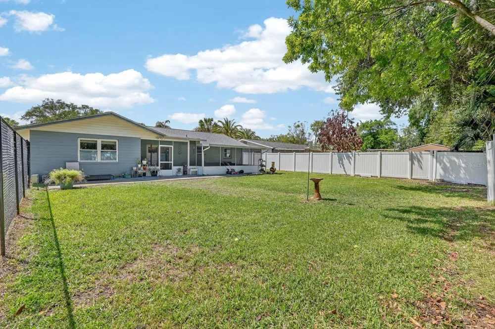 327 LONDON ROAD Daytona Beach, FL 32117
