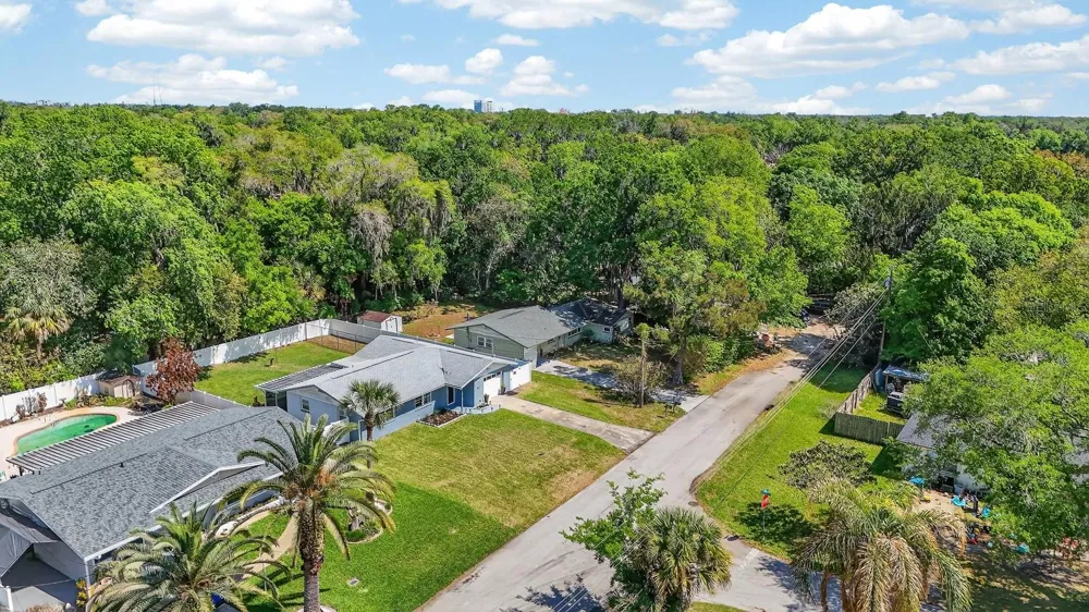 327 LONDON ROAD Daytona Beach, FL 32117