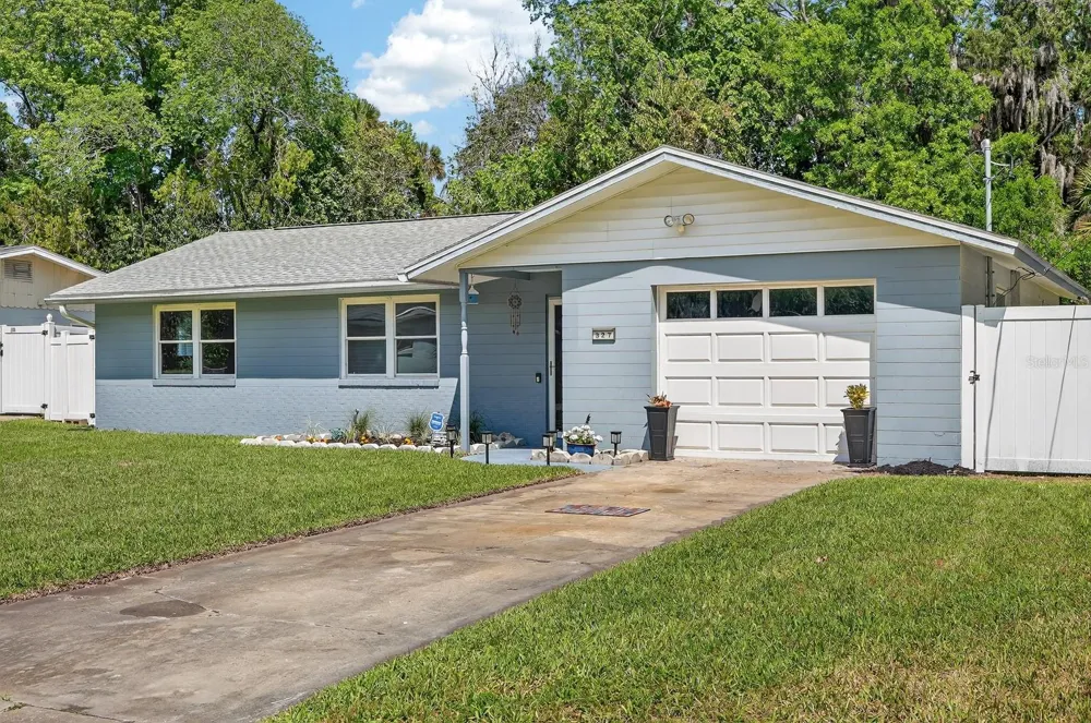 327 LONDON ROAD Daytona Beach, FL 32117