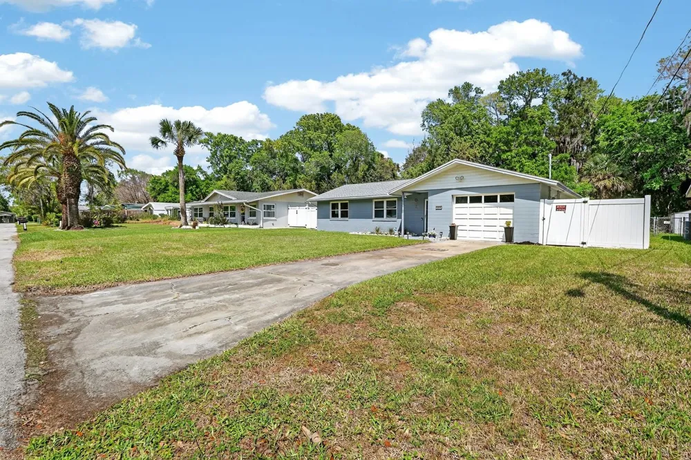 327 LONDON ROAD Daytona Beach, FL 32117