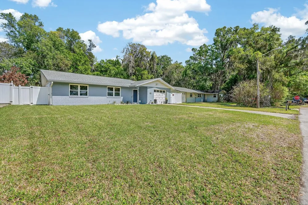 327 LONDON ROAD Daytona Beach, FL 32117