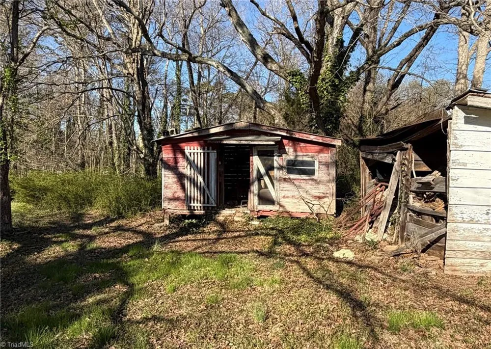 538 E Holly Grove Road Lexington, NC 27292