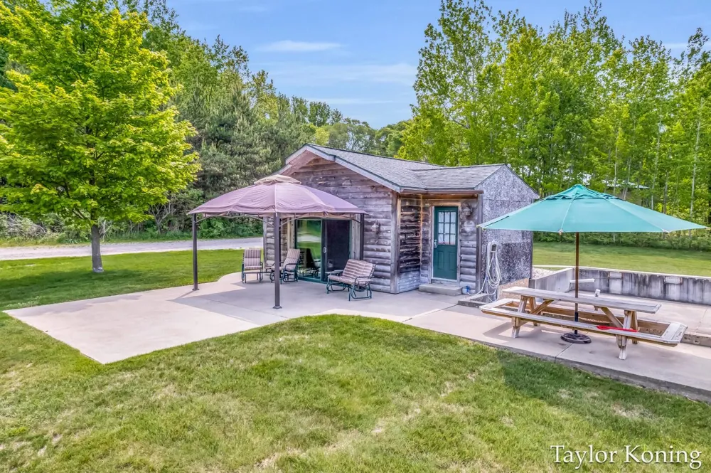 3111 128th Avenue Hart, MI 49420