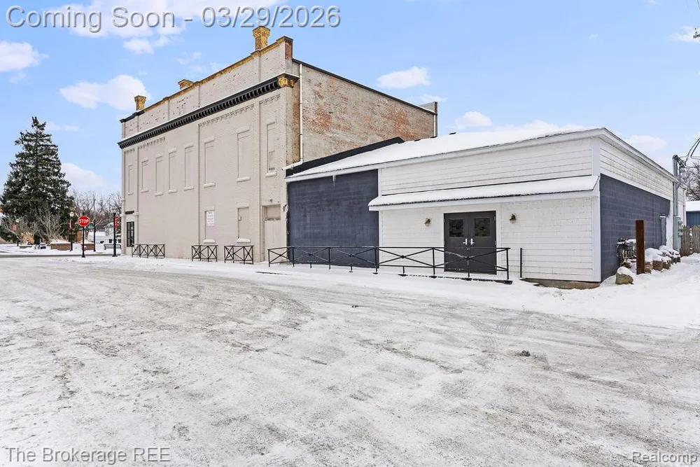 4654 WATER STREET Columbiaville Village, MI 48421