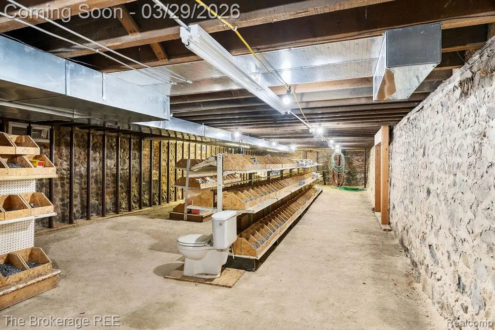 4654 WATER STREET Columbiaville Village, MI 48421