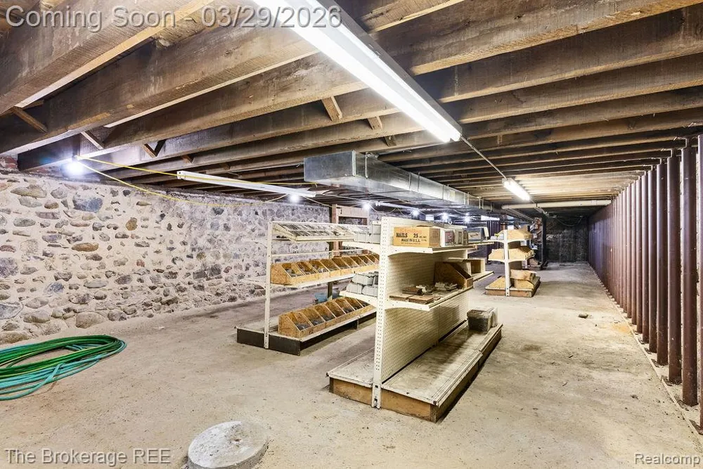 4654 WATER STREET Columbiaville Village, MI 48421