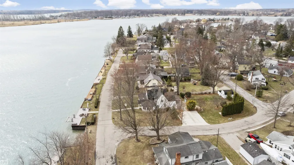 206 Edgewater Drive Algonac City, MI 48001