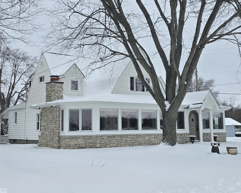 206 Edgewater Drive Algonac City, MI 48001