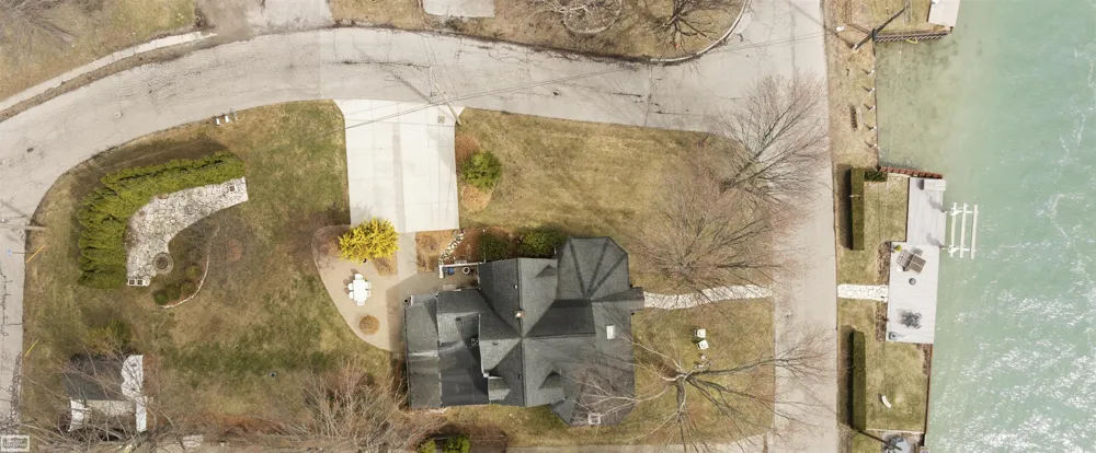 206 Edgewater Drive Algonac City, MI 48001