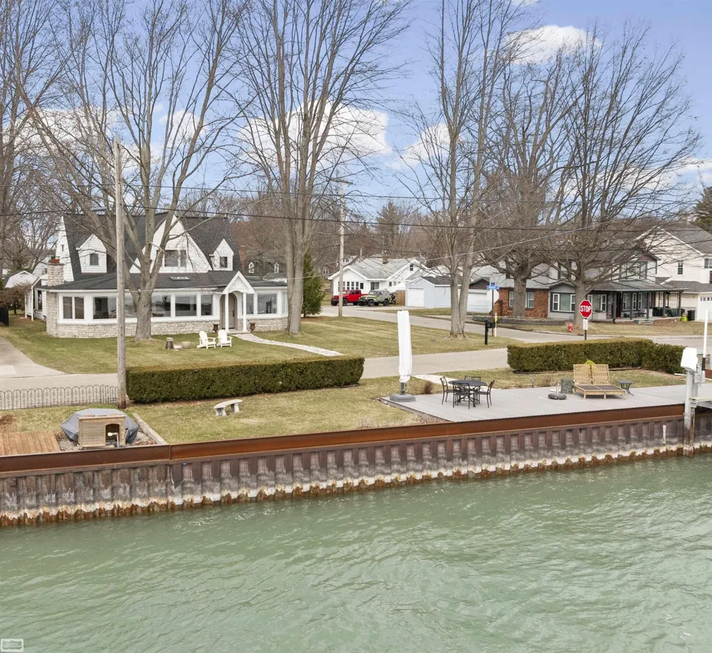 206 Edgewater Drive Algonac City, MI 48001