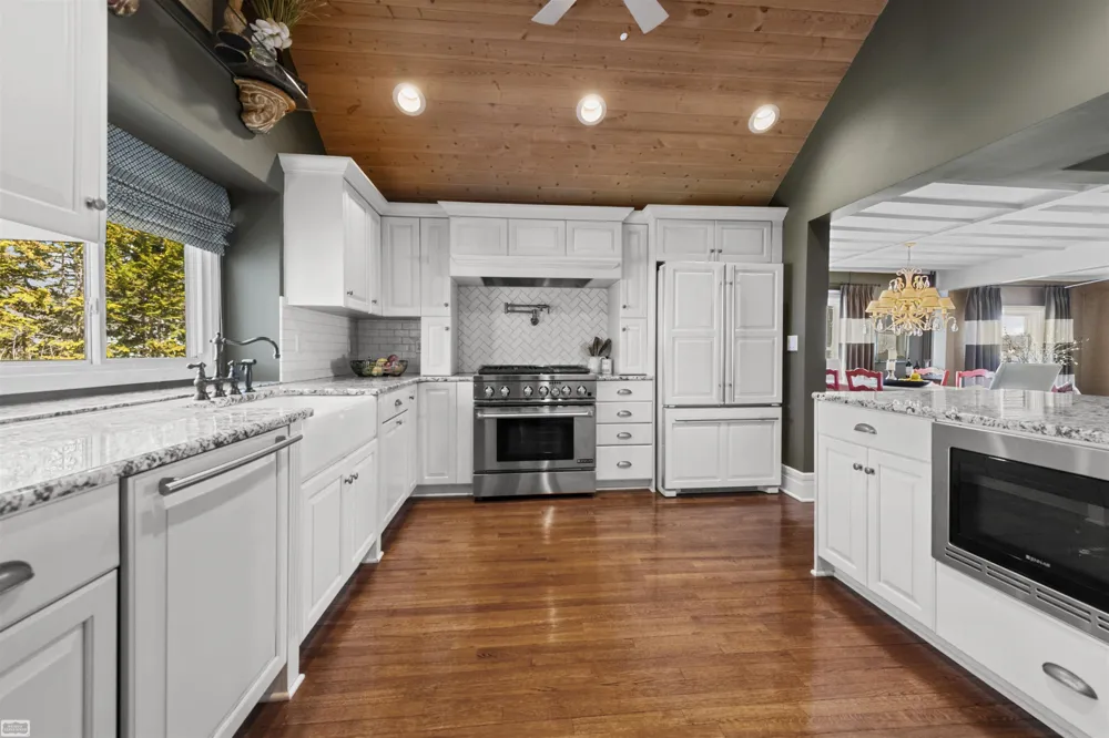 206 Edgewater Drive Algonac City, MI 48001