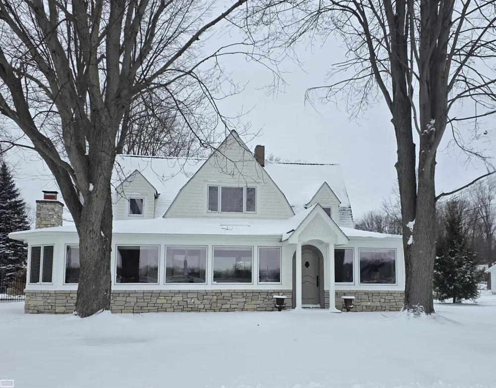 206 Edgewater Drive Algonac City, MI 48001