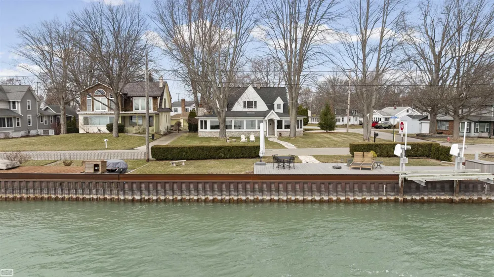 206 Edgewater Drive Algonac City, MI 48001