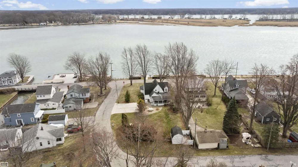 206 Edgewater Drive Algonac City, MI 48001