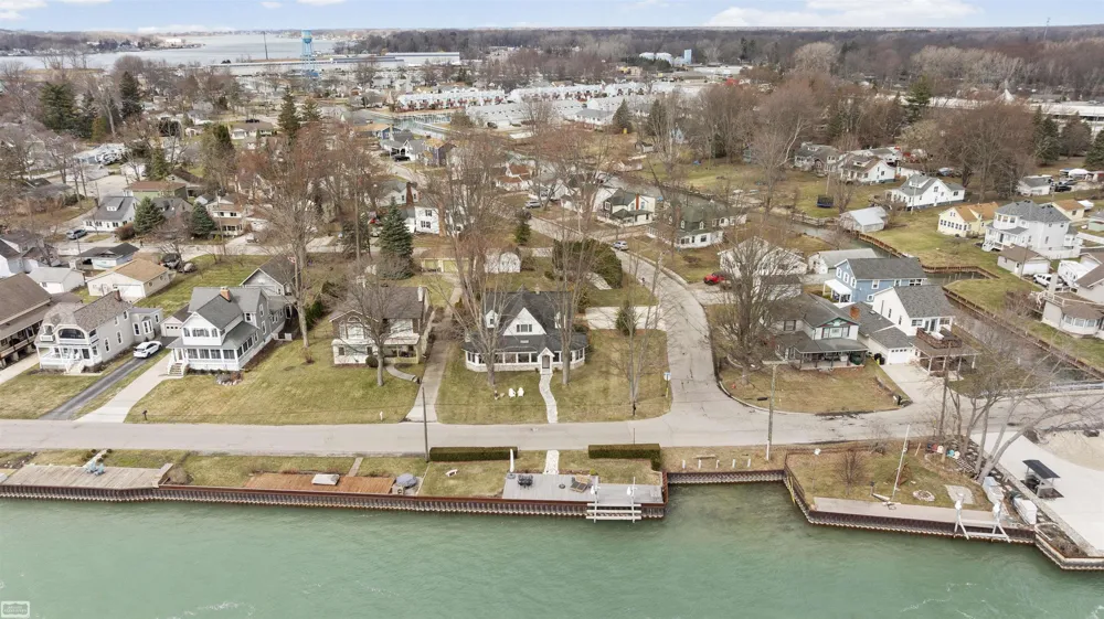 206 Edgewater Drive Algonac City, MI 48001