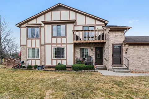 946 Country Club Drive