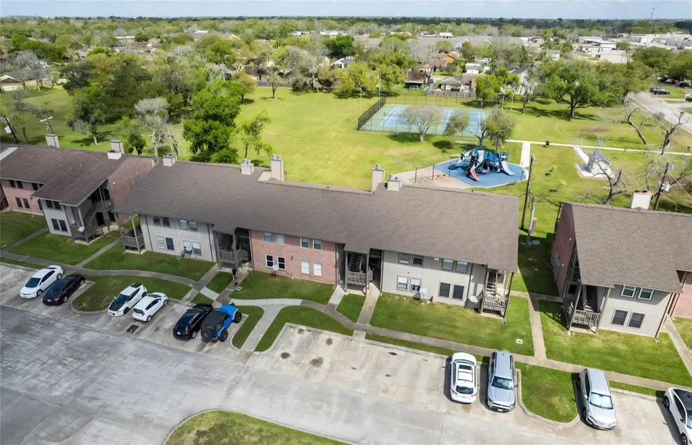 418 Garland Drive #206 Lake Jackson, TX 77566
