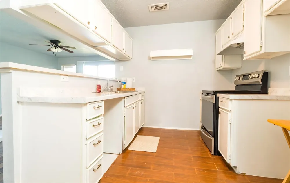 418 Garland Drive #206 Lake Jackson, TX 77566