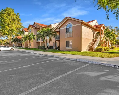 15770 SW 106th Ter #303