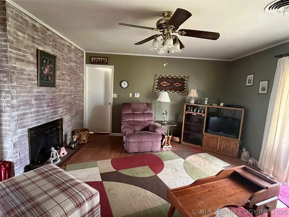 201 NW Rose Lane Stigler, OK 74462