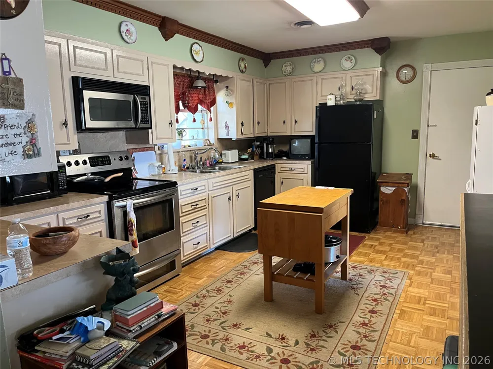 201 NW Rose Lane Stigler, OK 74462