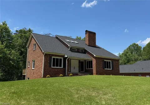 2528 Treetop Lane
