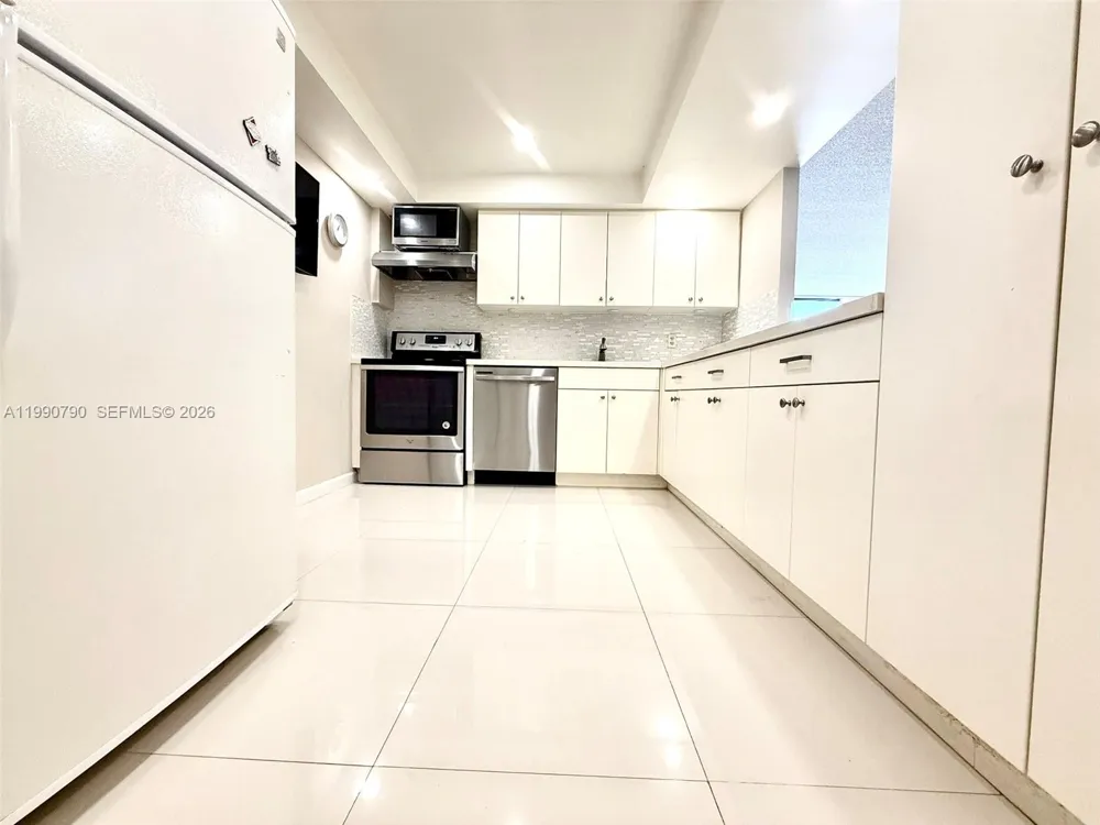 200 Leslie Dr #425 Hallandale Beach, FL 33009