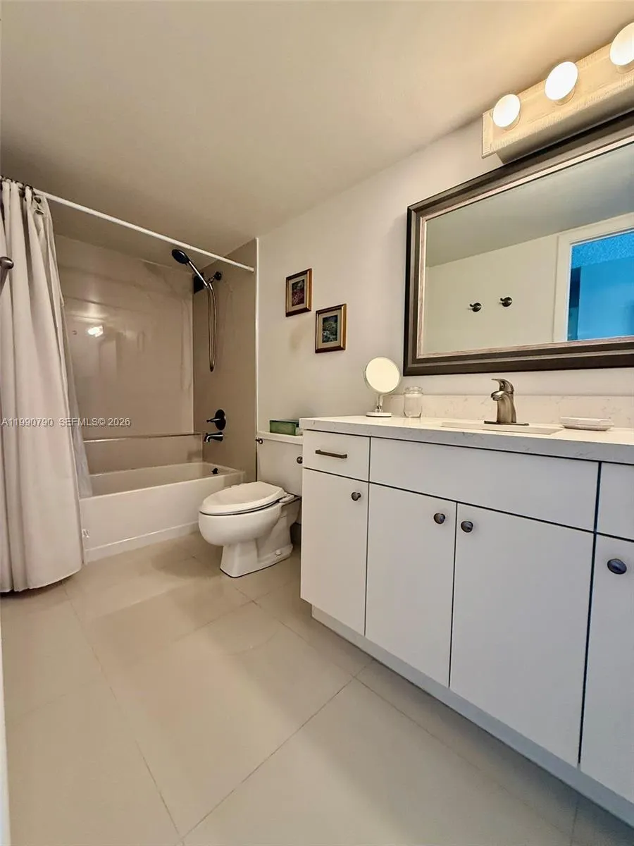 200 Leslie Dr #425 Hallandale Beach, FL 33009