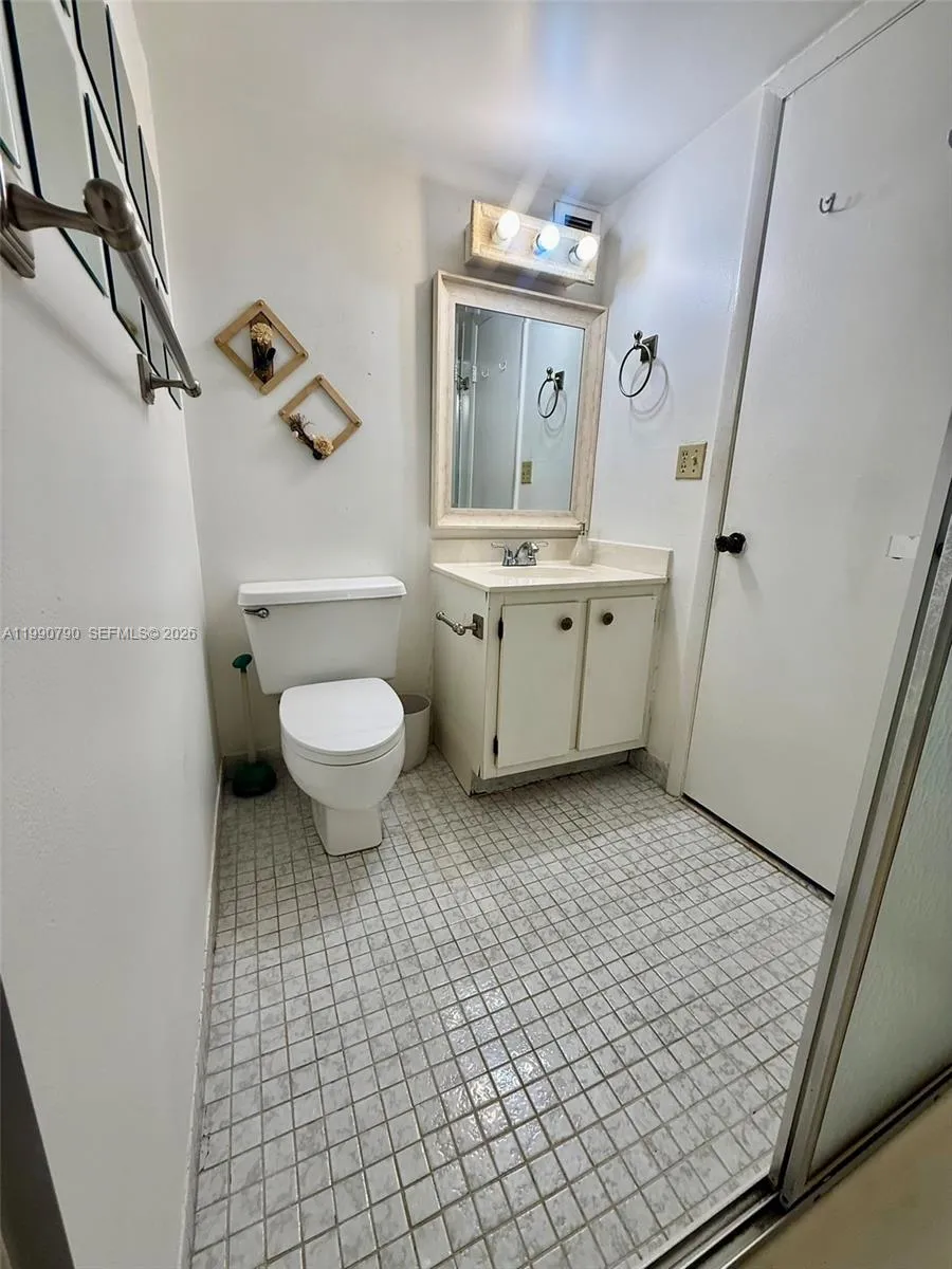 200 Leslie Dr #425 Hallandale Beach, FL 33009